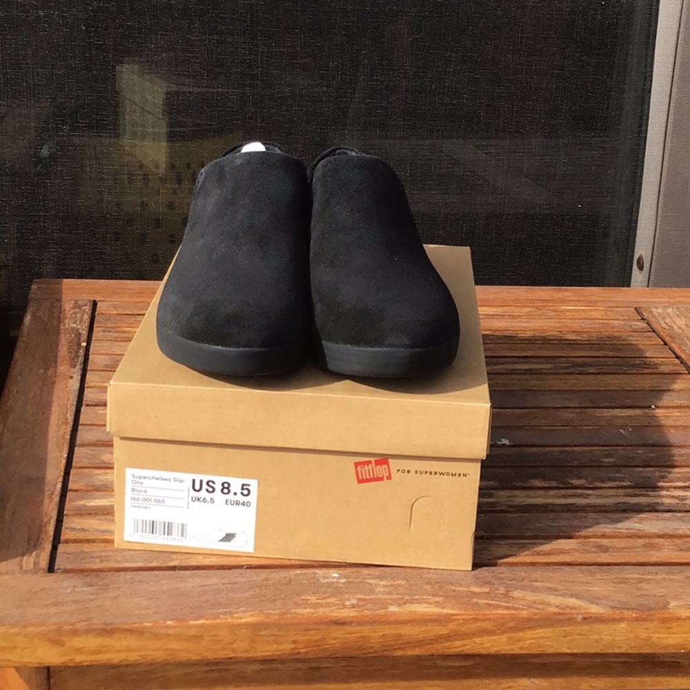 NIB Fitflop Superchelsea Black Suede Slipons 8.5
